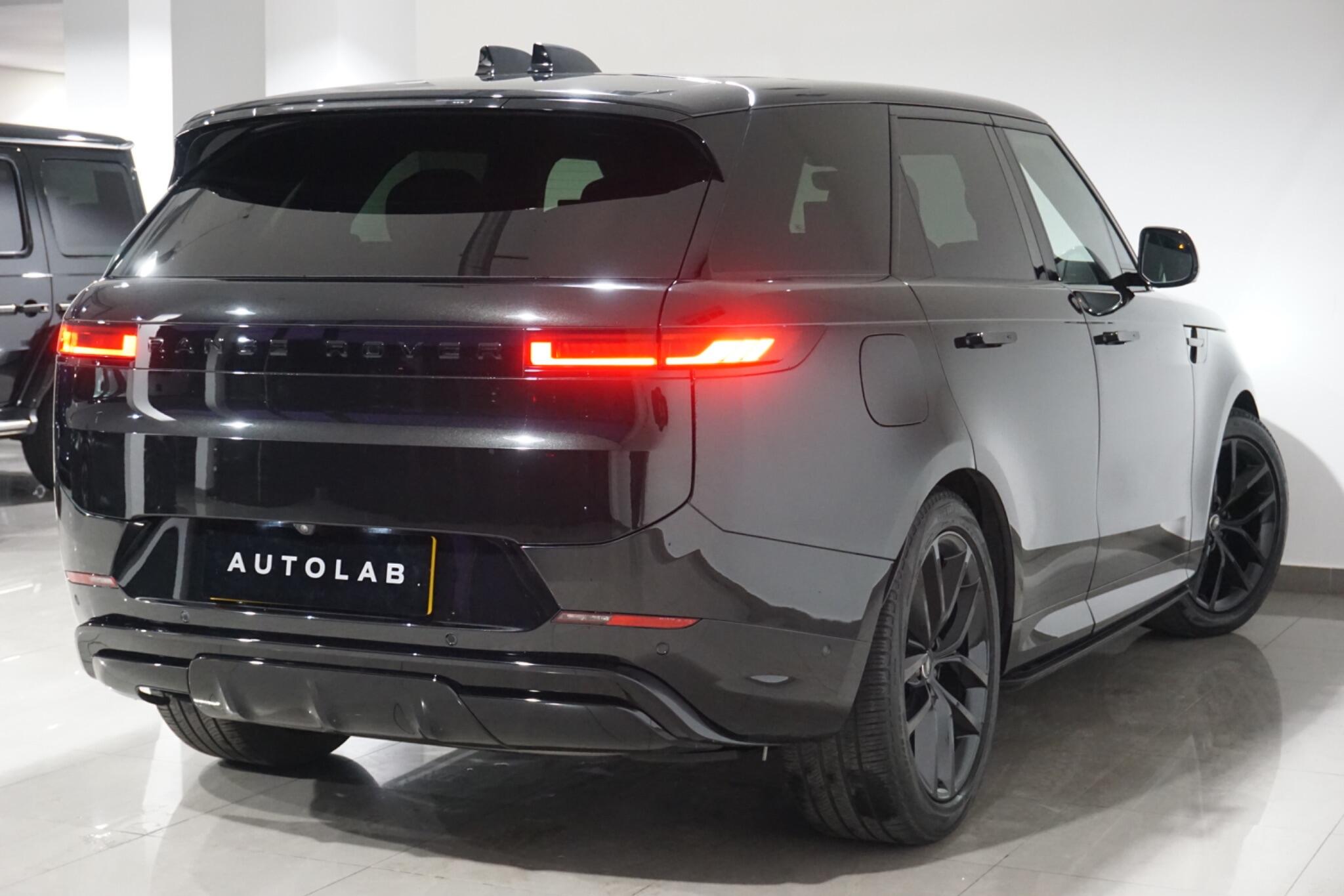 Land Rover Range Rover Sport 3.0 D300 MHEV Dynamic SE SUV 5dr Diesel Auto 4WD Euro 6 (s/s) (300 ps)